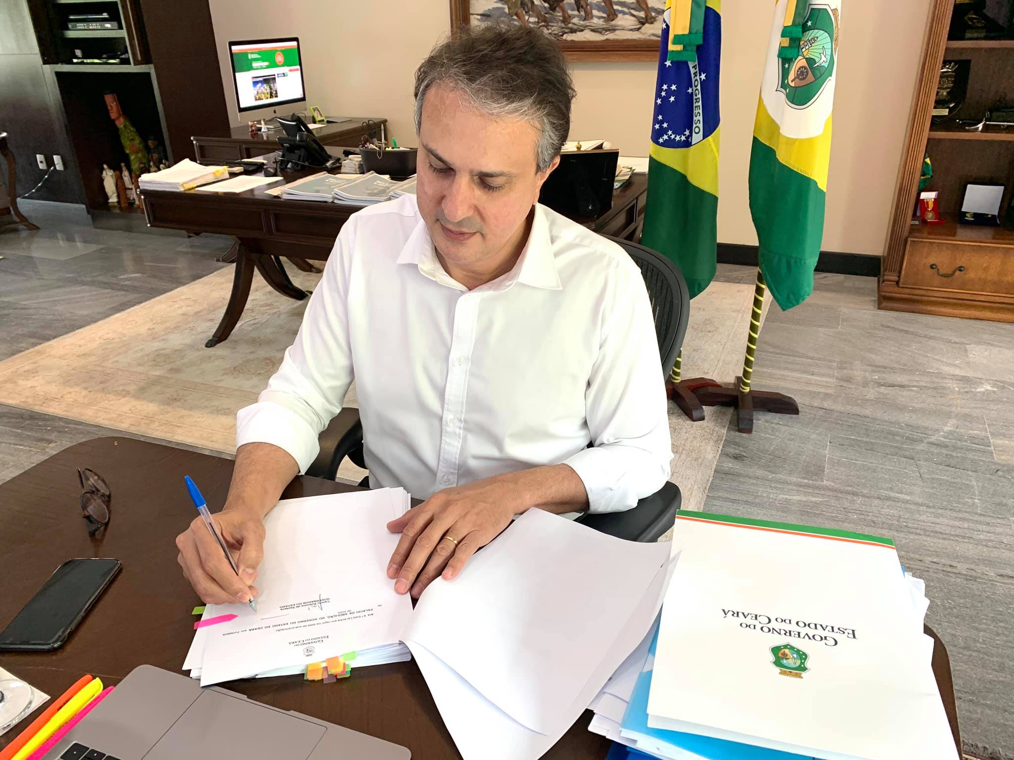 Governador Camilo Santana sanciona a Lei que cria o Conselho de Governadores do Ceará