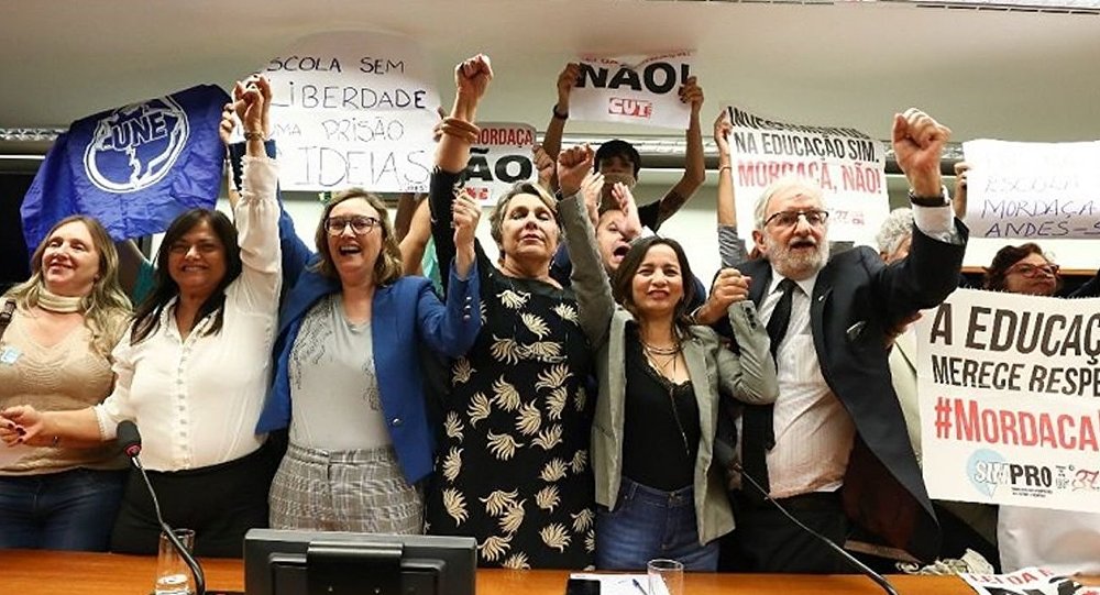 Oposição ganha e Escola Sem Partido é arquivado