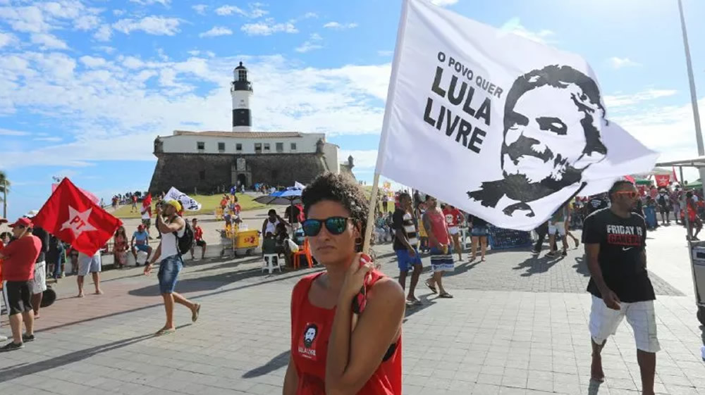 Dilma: “Partidos de direita estão destruídos. Mídia é o partido conservador mais forte”