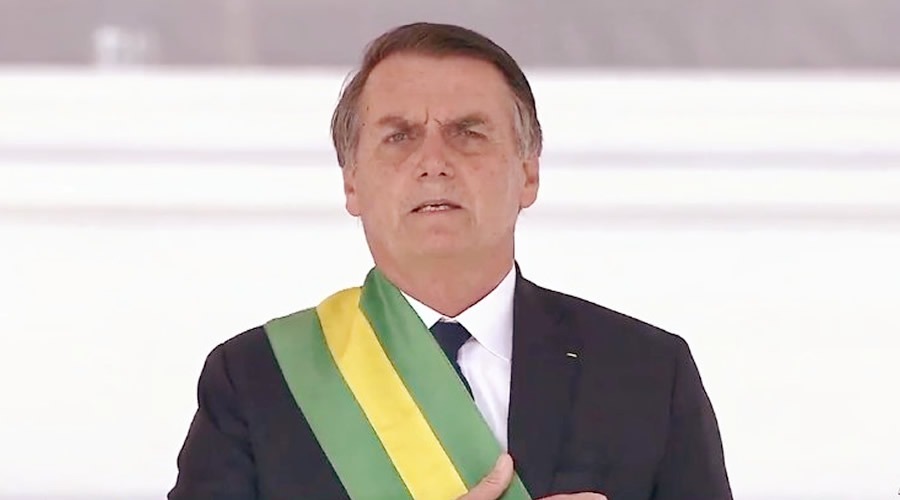 Posse de Bolsonaro é um show de horrores, com ameças, brigas e pouca participação popular