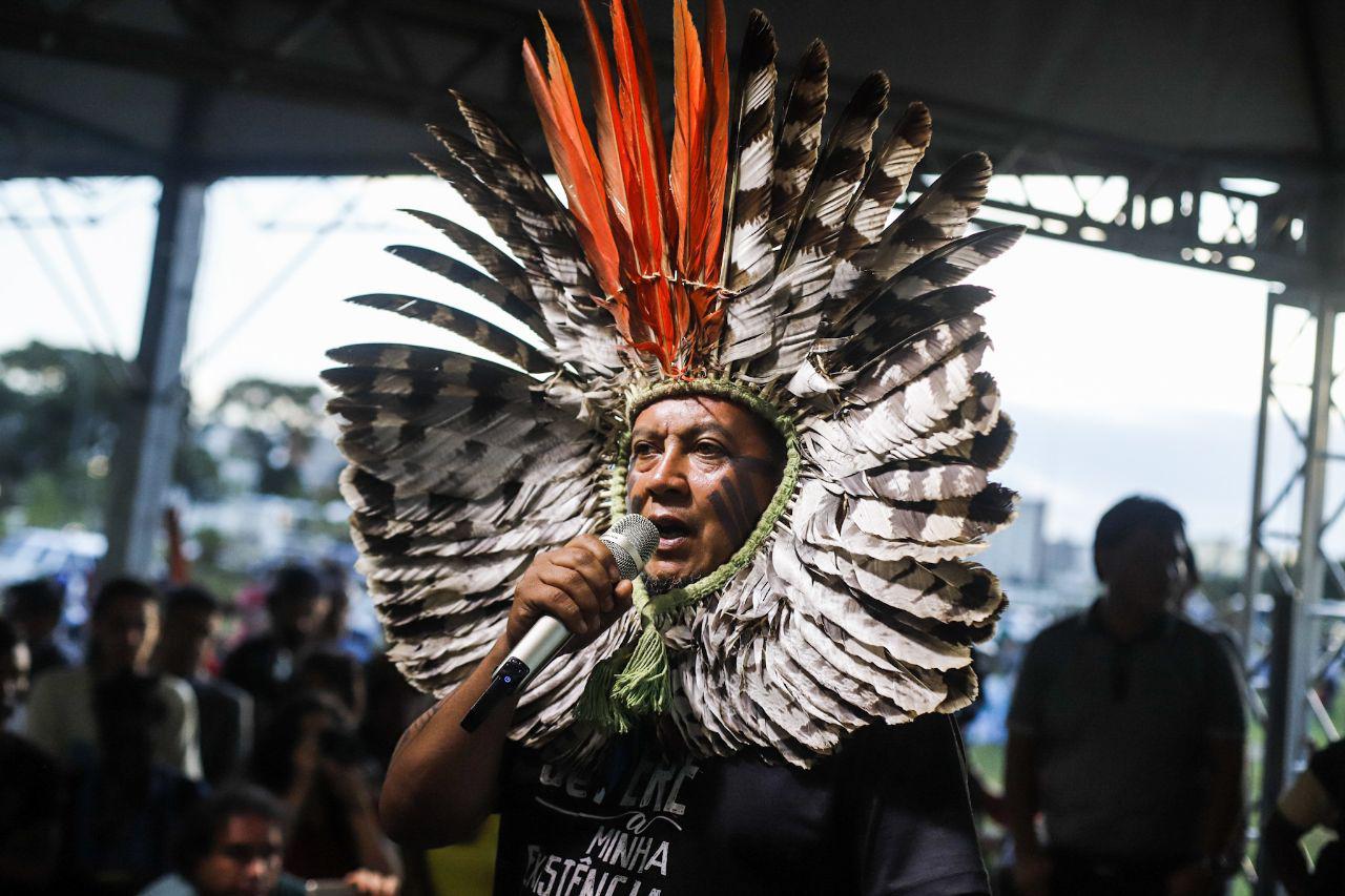 Líderes indígenas fazem jornada na Europa para denunciar o Brasil