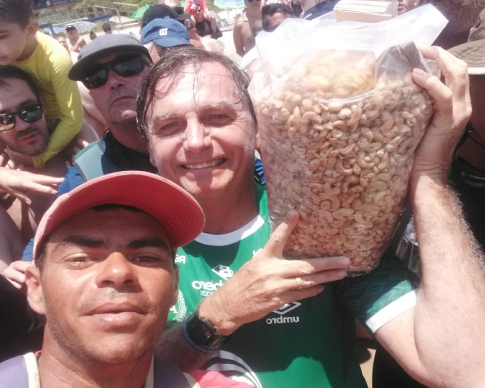 Bolsonaro segue de férias mesmo com tragédia da Bahia, saiba como doar!