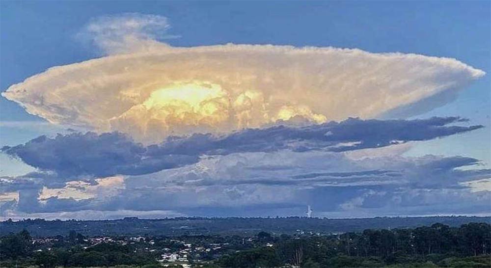 OVNI no céu de Brasília impressiona população